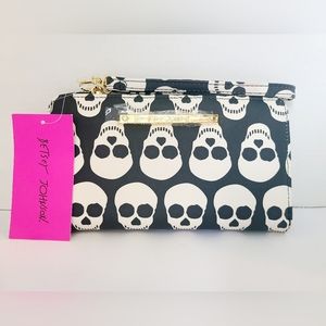 NWT Betsey Johnson Black and White SKULLS Zip Around Long Wallet Wristlet HTF